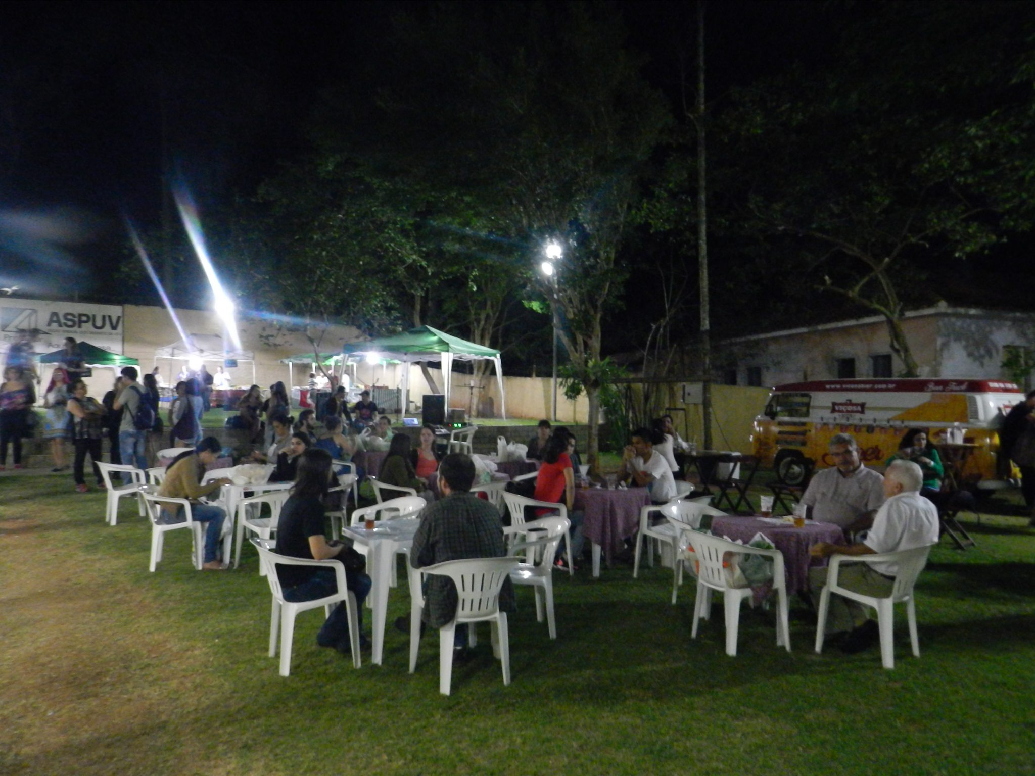 “Amigos da Viola” é atração do Quintal Solidário na próxima quarta-feira