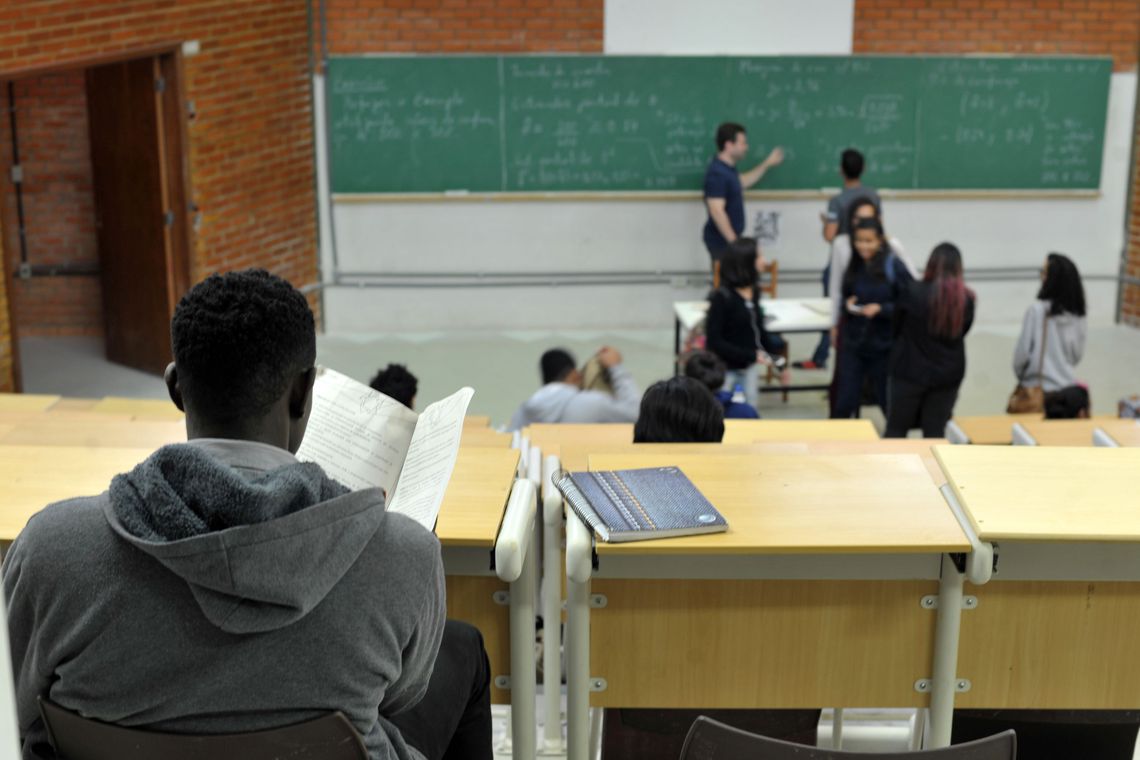 Maioria dos estudantes das federais tem baixa renda e é negra