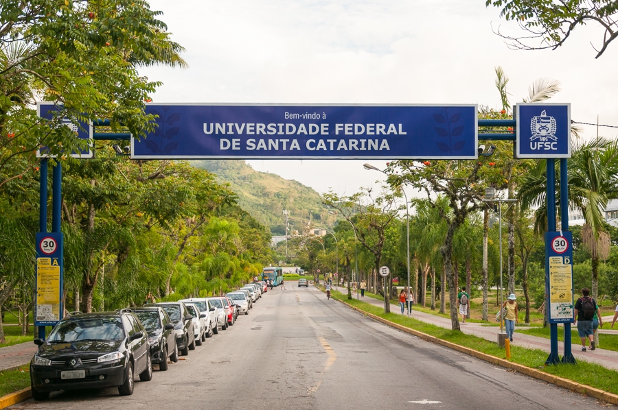 PF abre inquérito contra docente da UFSC por críticas à operação, que levou a suicídio de reitor