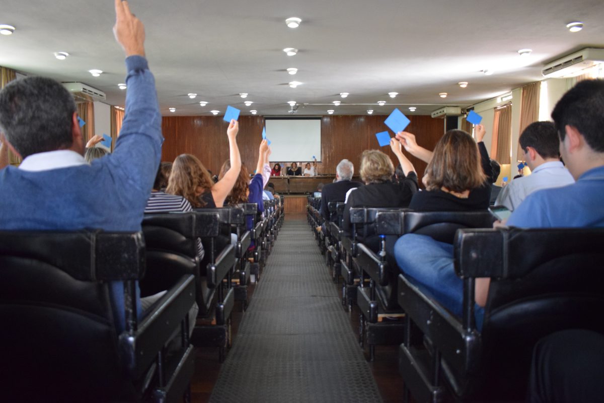 Professores decidem não entrar em greve: confira como foi a assembleia desta terça-feira