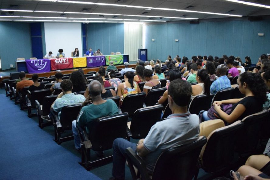 Plenária em Viçosa traça próximas estratégias locais para defesa da educação pública