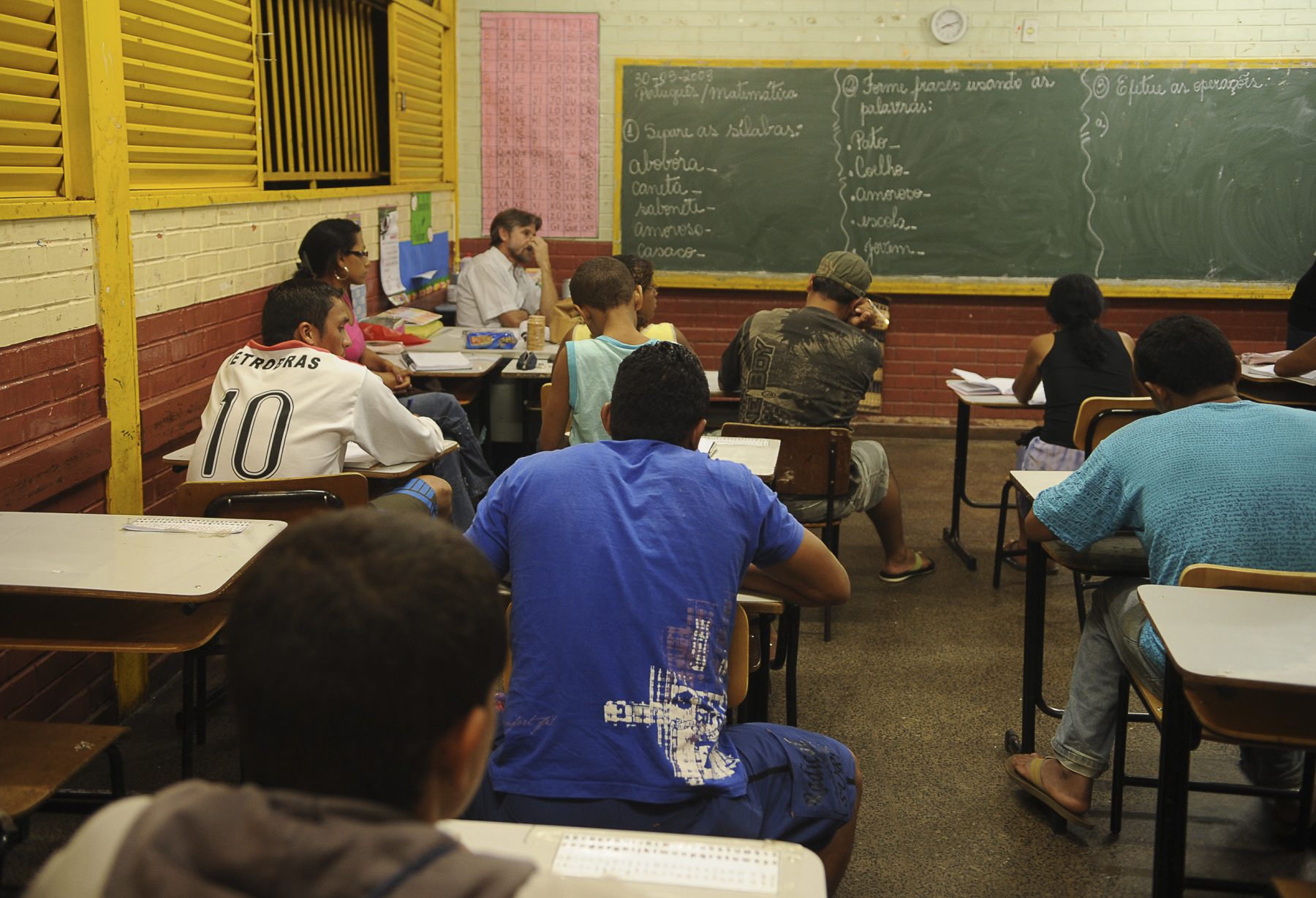 “É lamentável, um retrocesso”, avalia Andes sobre aprovação da BNCC do ensino médio
