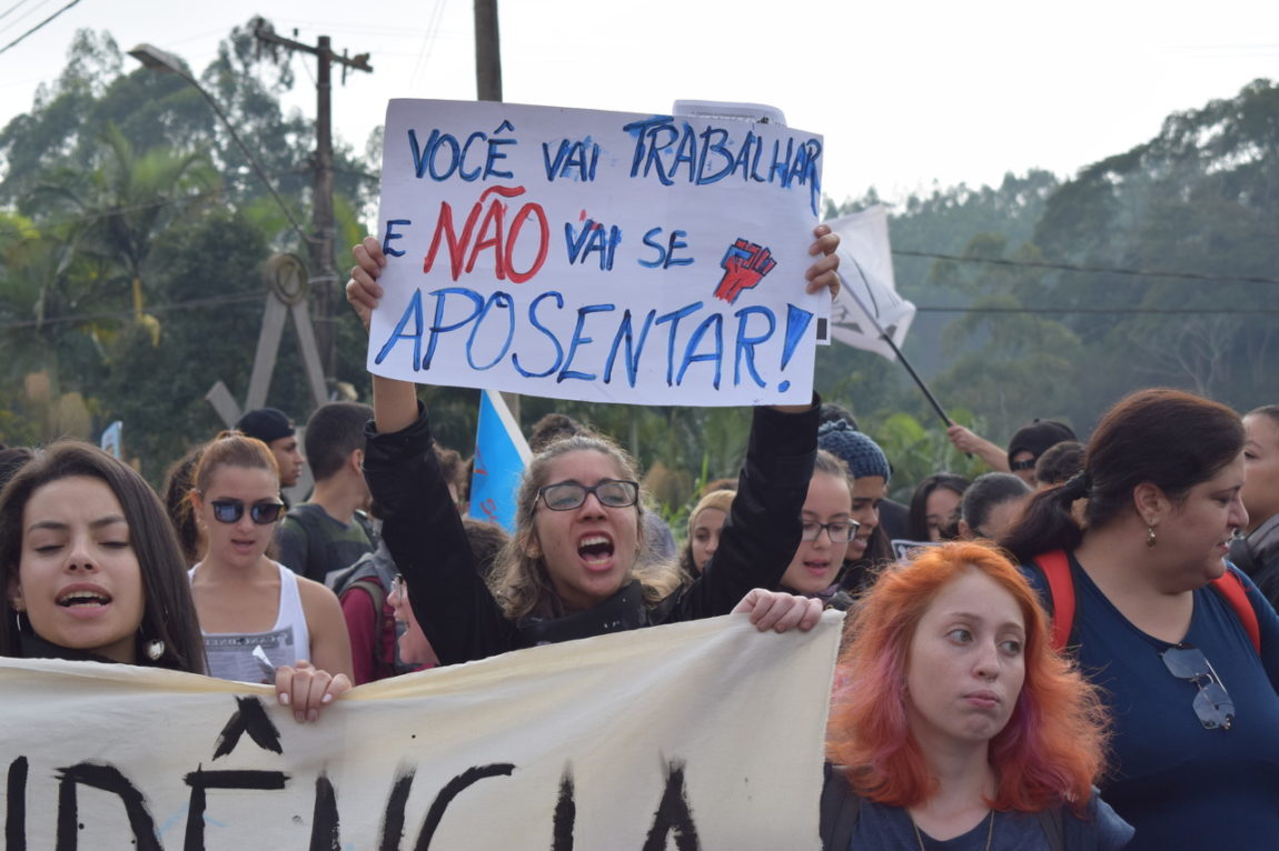 Dez motivos para ir às ruas nesta Greve Nacional da Educação