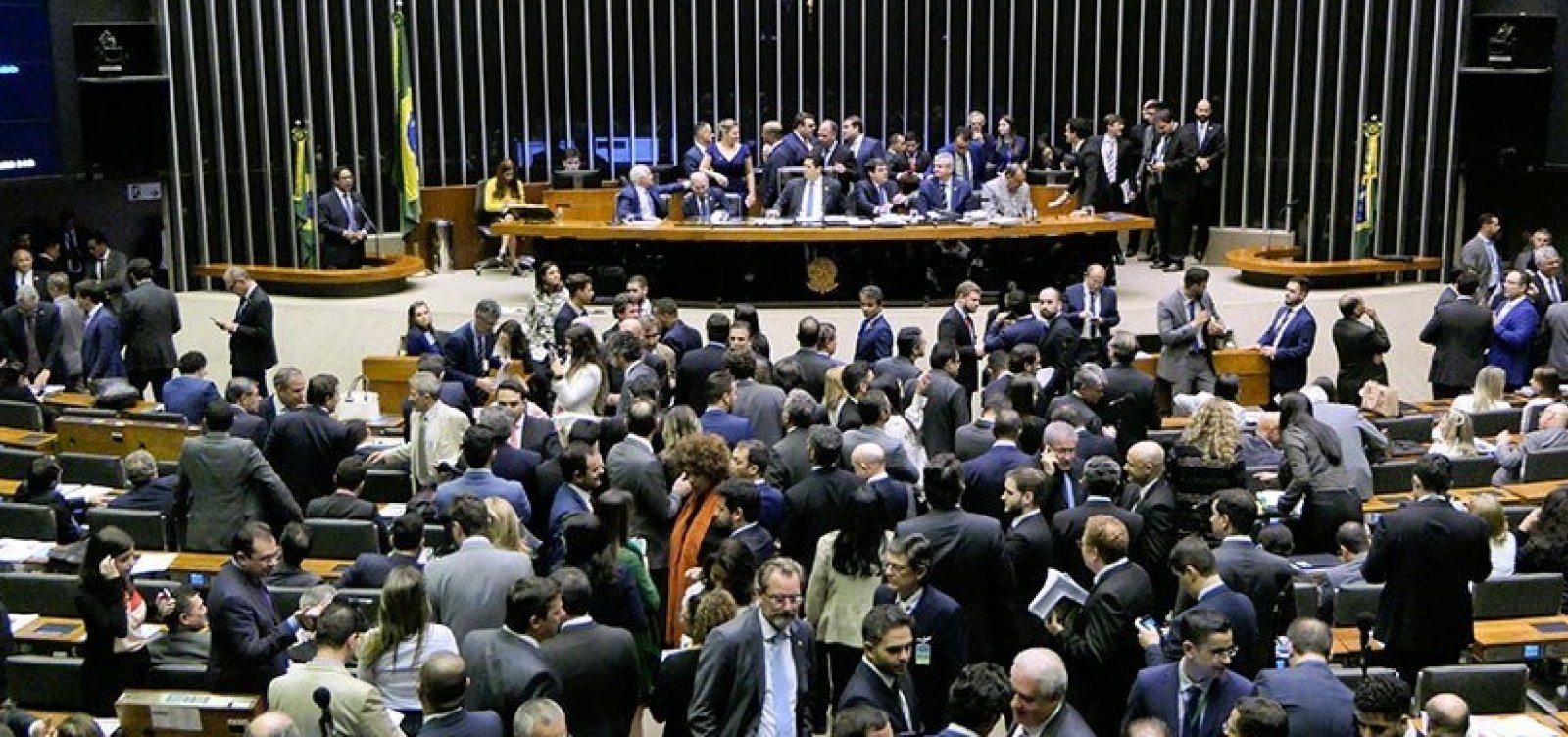 Congresso cogita a diminuição do número e alcance dos sindicatos