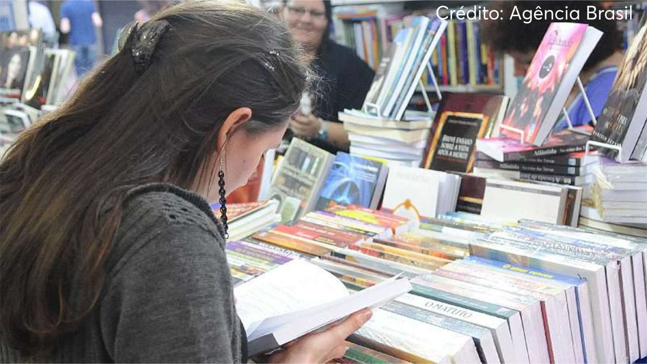 Receita Federal defende taxar livros por serem “produtos de rico”