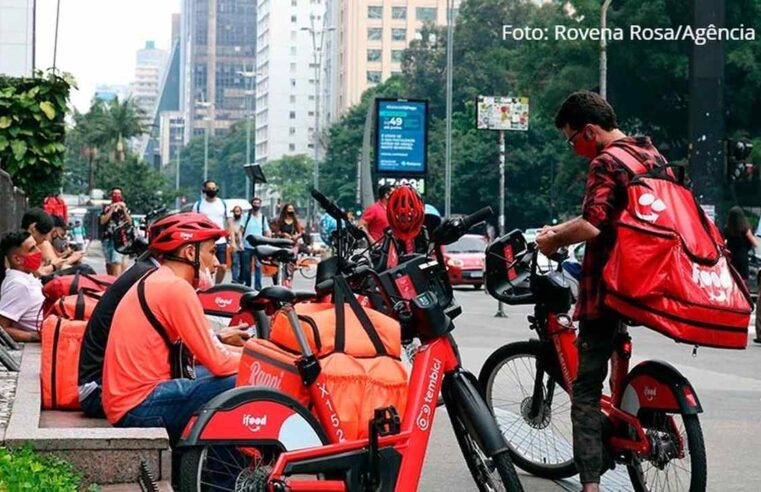 Entregadores de aplicativos conquistam regras de proteção no trabalho na pandemia