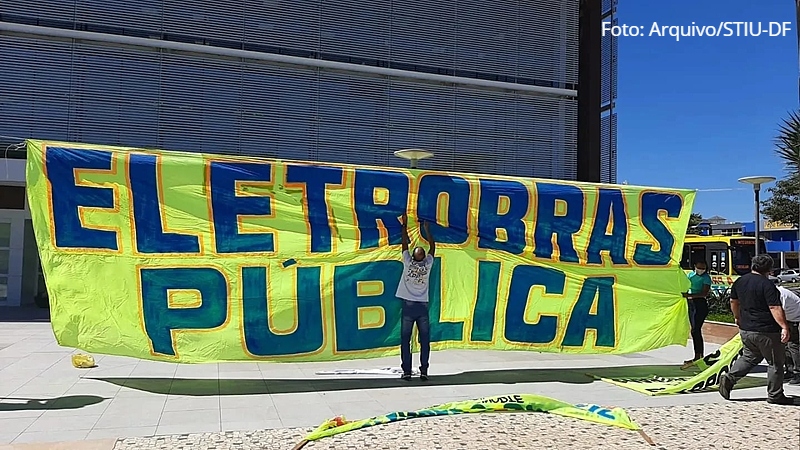 Trabalhadores da Eletrobras estão em greve pela não privatização da empresa