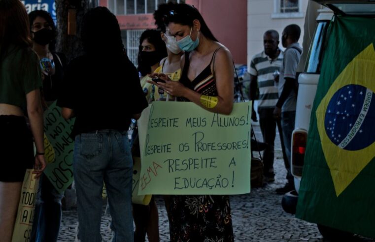 Viçosa volta a manifestar em defesa da educação e cobra valorização dos trabalhadores