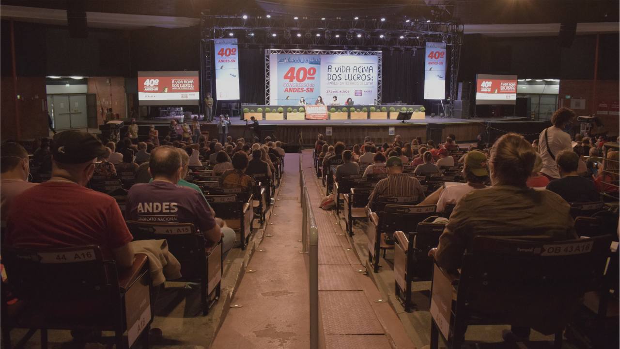 Primeira plenária do 40º Congresso do ANDES-SN levanta questões da conjuntura e luta docente