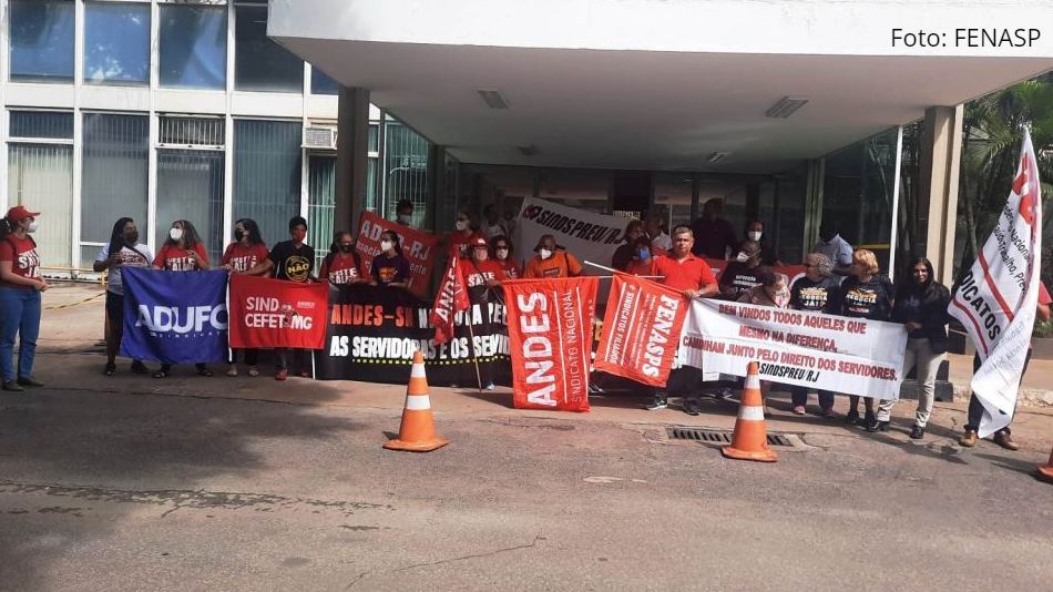 Servidores fazem vigília no Ministério da Economia na luta por recomposição salarial
