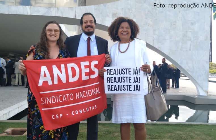 ANDES-SN participa de reunião entre centrais sindicais e presidente Lula