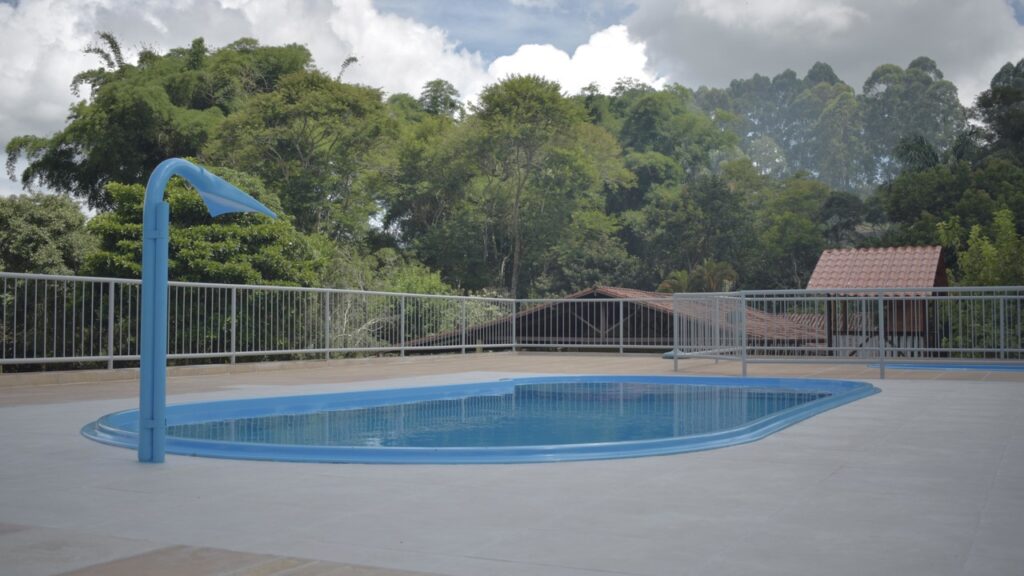 Sede campestre é reaberta após reformas da piscina e do parquinho: confira as regras de uso