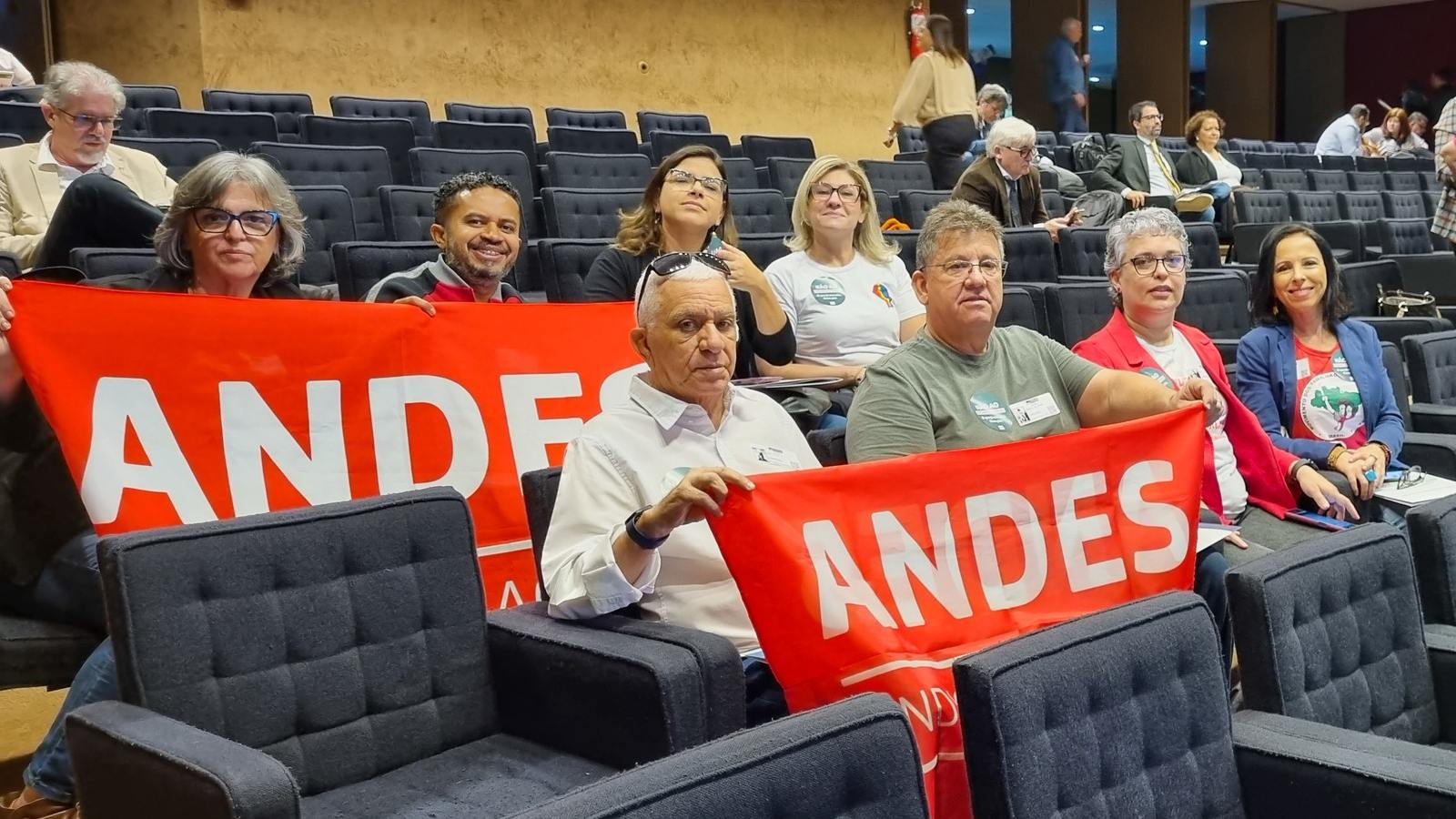 ANDES-SN participa de mobilizações contra o novo arcabouço fiscal
