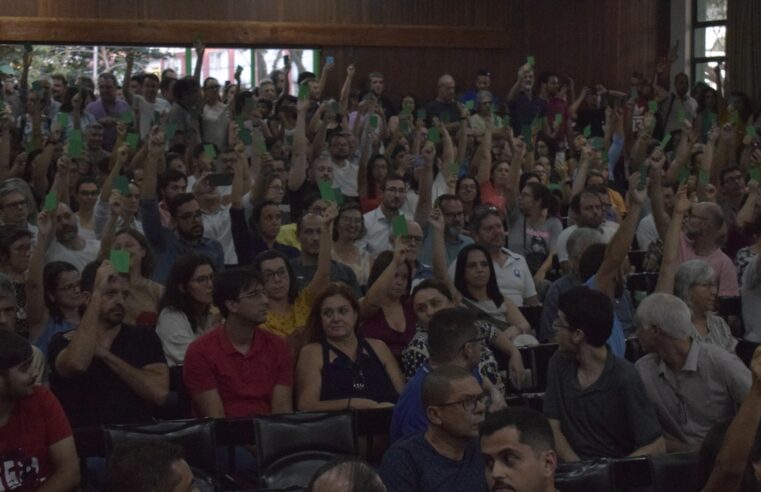 Assembleia da ASPUV aprova greve dos professores da UFV a partir de 15/4
