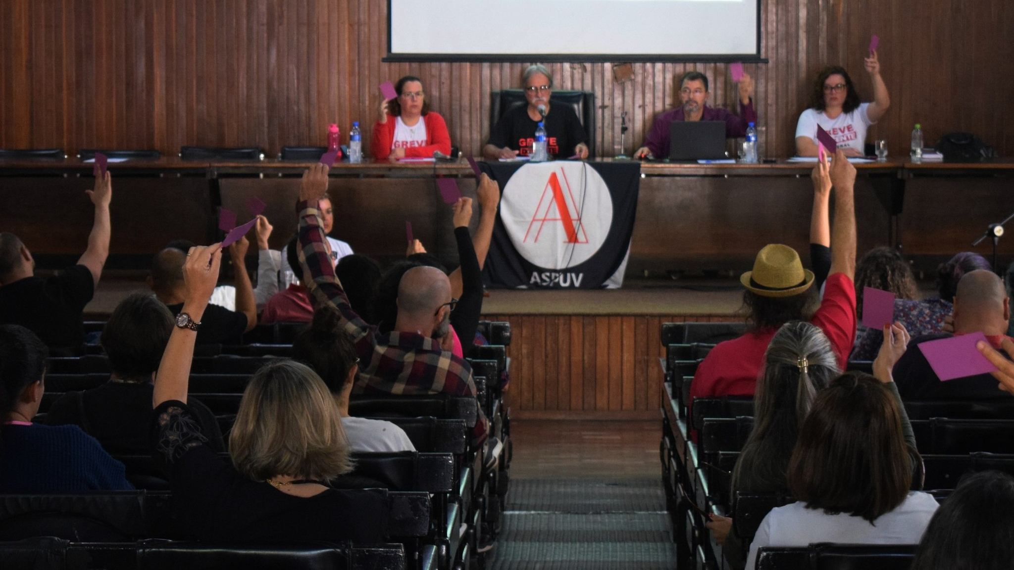 Assembleia reafirma continuidade da greve docente na UFV