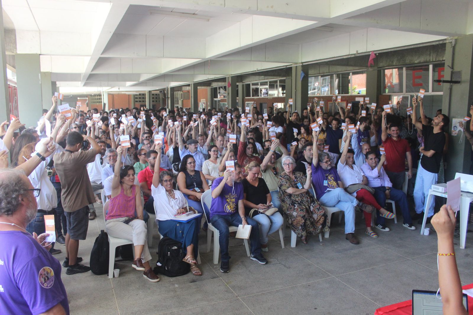 Docentes das estaduais da Bahia decidem por estado de greve