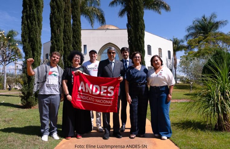 ANDES-SN vai à Embaixada da Palestina reafirmar solidariedade