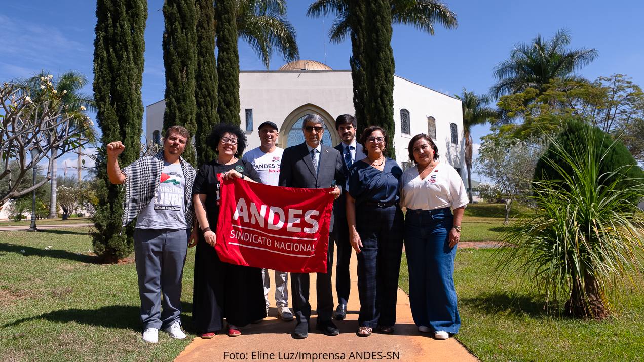 ANDES-SN vai à Embaixada da Palestina reafirmar solidariedade
