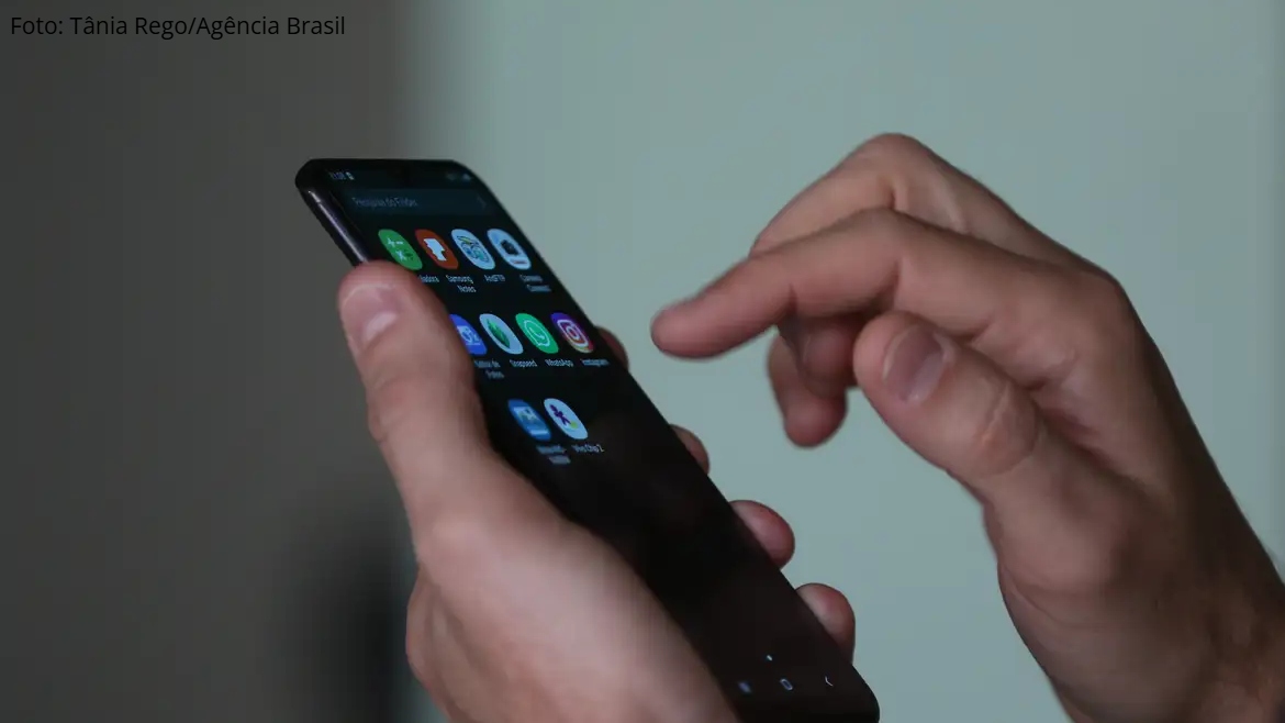 Casos de Jones Manoel e Felca expõem urgência da regulação das redes sociais