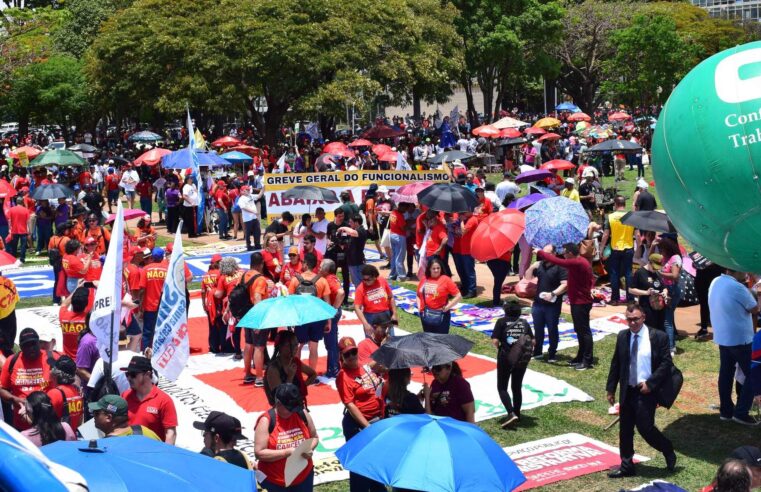 Com Marcha dos Servidores e ampla mobilização, deputados retiram assinatura da PEC da reforma administrativa