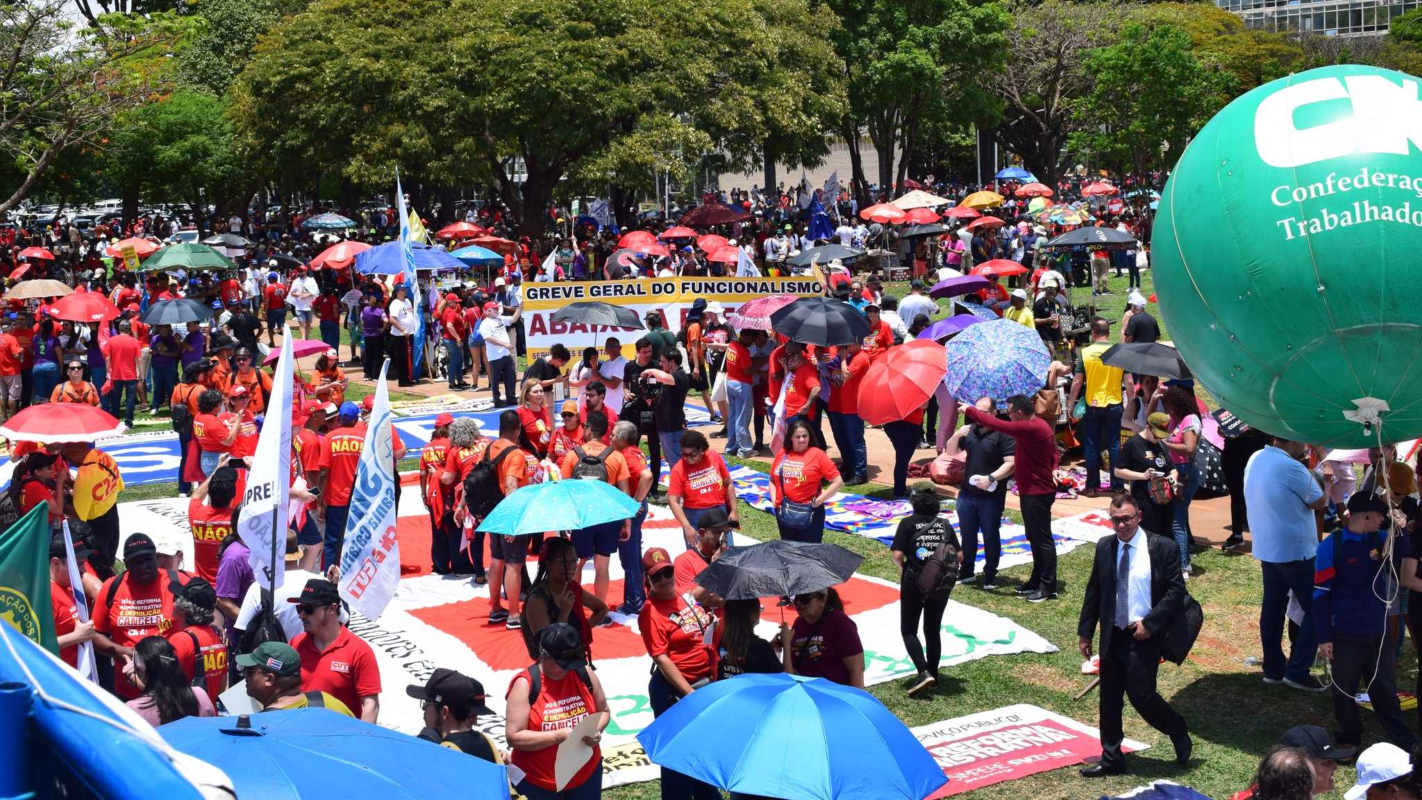 Com Marcha dos Servidores e ampla mobilização, deputados retiram assinatura da PEC da reforma administrativa