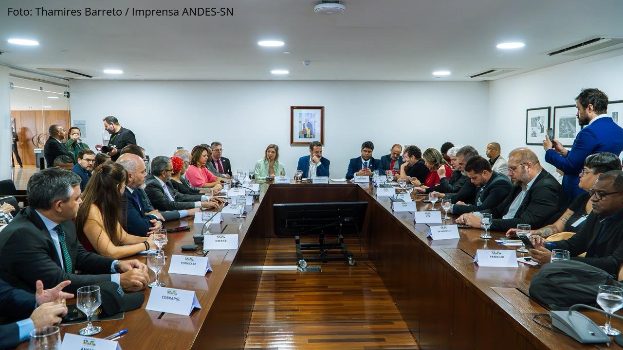 ANDES-SN e entidades do funcionalismo cobram do governo posição contrária à reforma administrativa