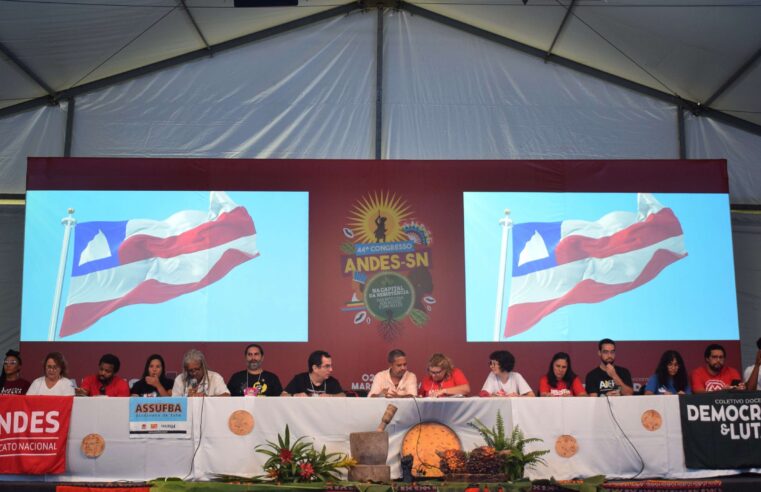 ANDES-SN lança publicações e campanha de sindicalização na abertura do 44º Congresso