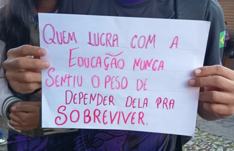 Governo de Minas Gerais leiloa escolas a instituições financeiras; sindicatos contestam