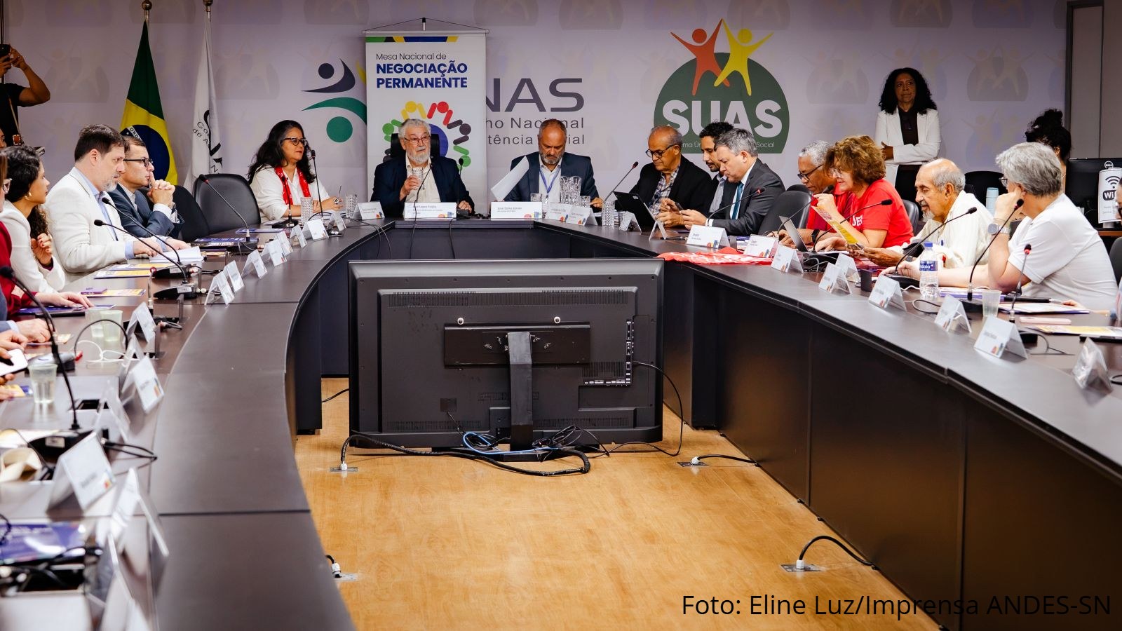 Após pressão, governo sinaliza recursos para reajuste salarial em 2027 e avança em outras pautas