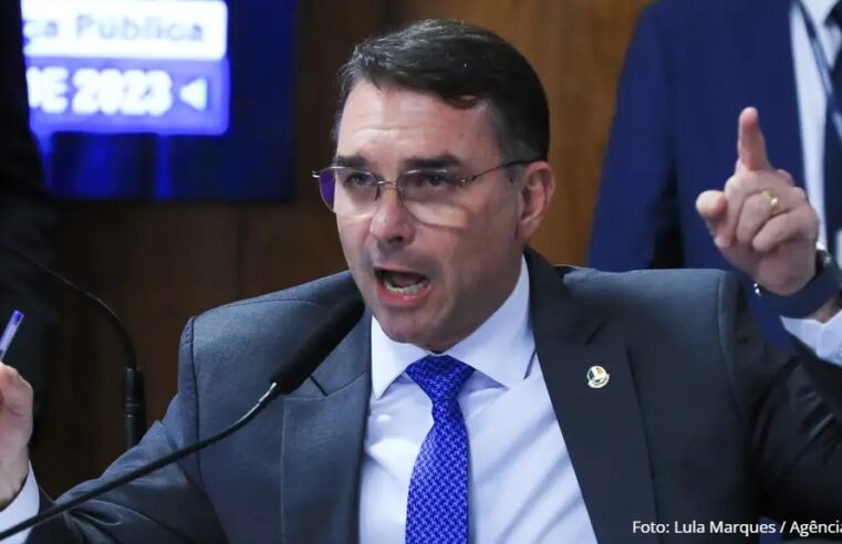 Programa de governo de Flávio Bolsonaro propõe transferir universidades federais para o Ministério da Ciência