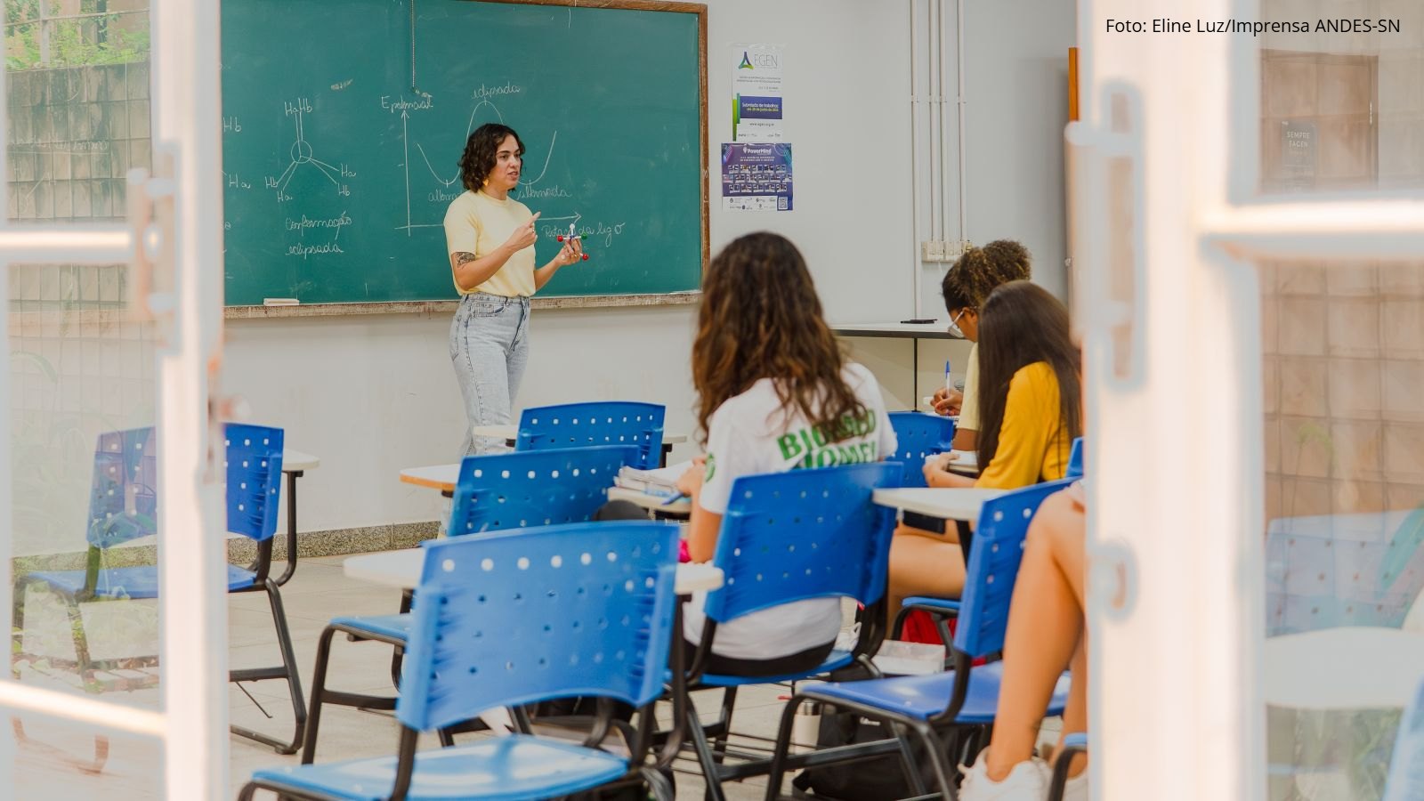 Em ano eleitoral, extrema direita amplia ataques às universidades públicas